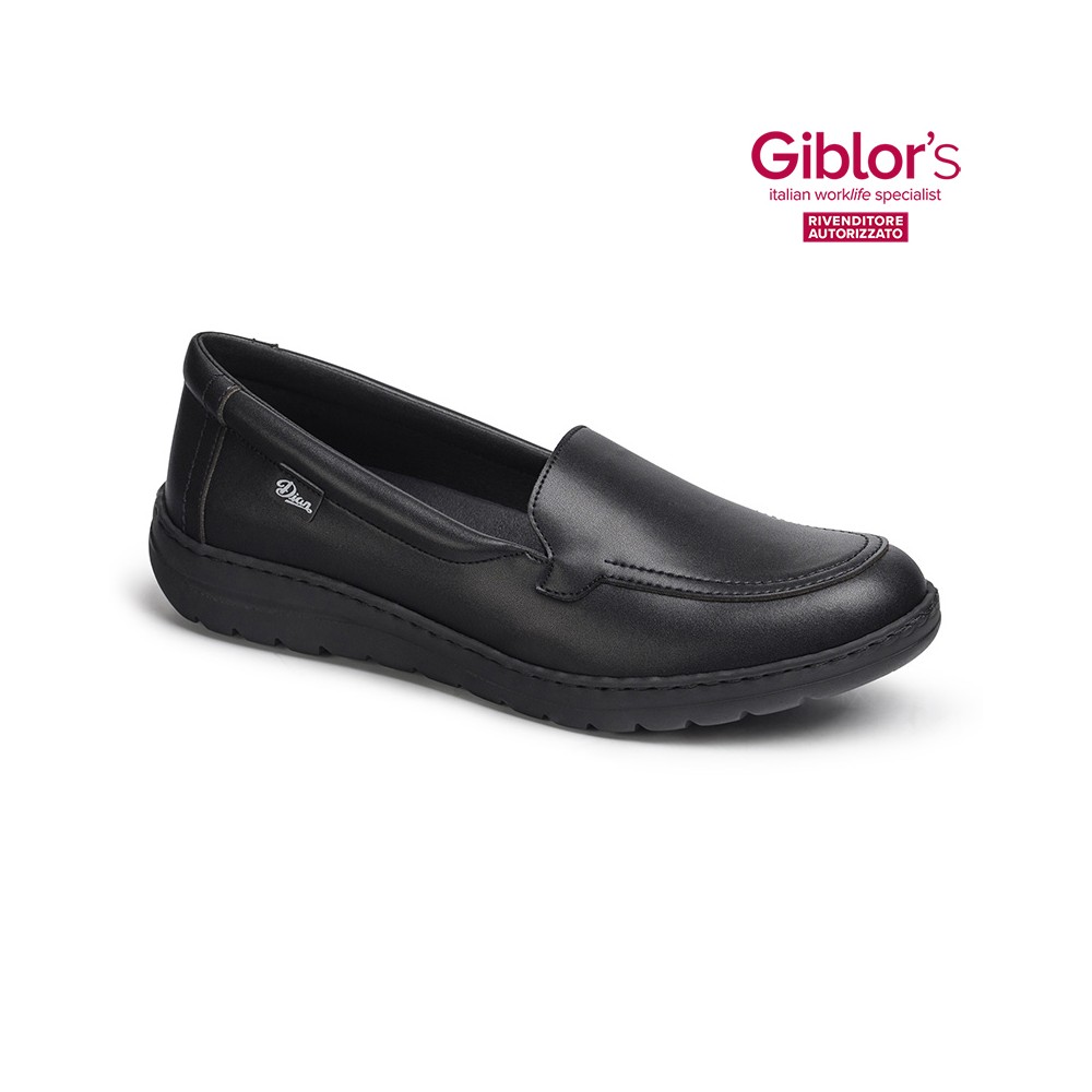 Black women's shoe, comfortable moccasin for home and hospitality.