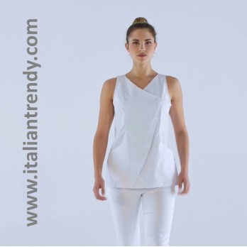 Camiseta blanca de mujer abotonada para centro de estética y spa sara italiantrendy Q2K00236 3