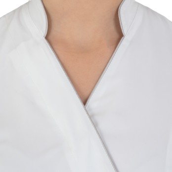 Blouse Blanche pour Femme à Col en V, Manches Courtes avec Fermeture Latérale, Uniforme pour le Secteur Esthétique et Sanitaire 