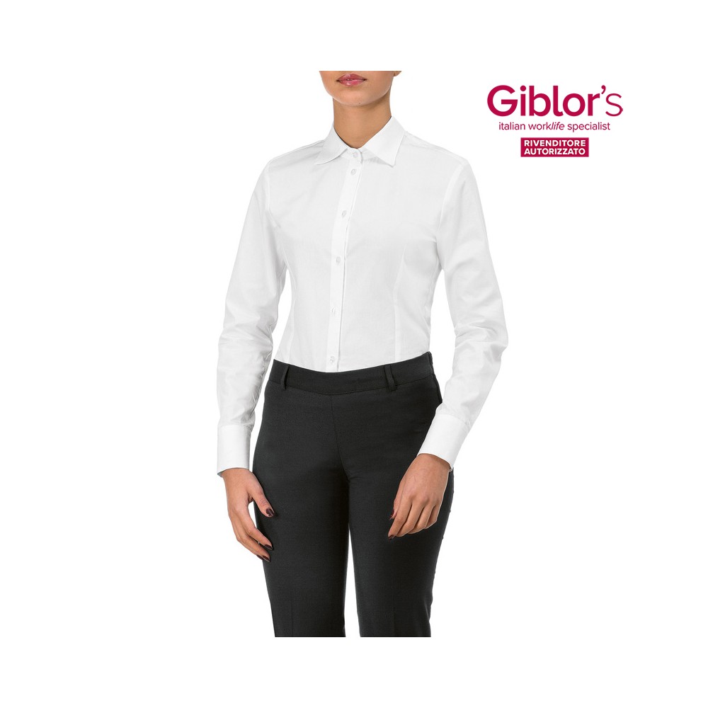 Chemise blanche pour femme à manches longues et légère comme un body pour le travail.